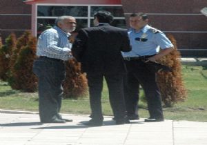 Emekli polis, polisi şikayet etti